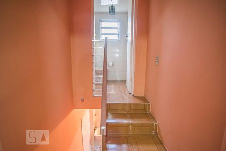 Casa à venda com 227m², 3 quartos e 4 vagasEscadas - Banheiro de Serviço