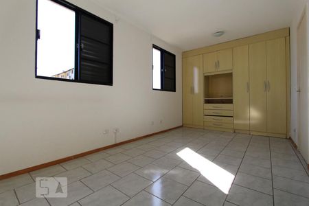 Suíte de apartamento para alugar com 2 quartos, 50m² em Santa Quiteria, Curitiba
