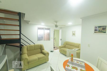 Sala de casa para alugar com 2 quartos, 120m² em Recreio dos Bandeirantes, Rio de Janeiro