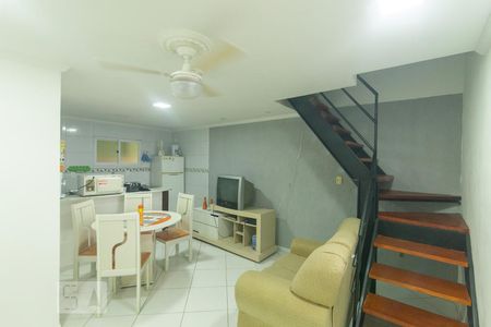 Sala de casa para alugar com 2 quartos, 120m² em Recreio dos Bandeirantes, Rio de Janeiro