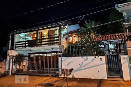 Casa à venda com 180m², 3 quartos e 2 vagasFachada