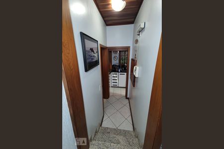 Casa à venda com 180m², 3 quartos e 2 vagasCorredor