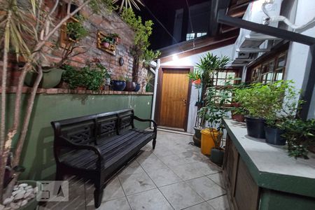 Casa à venda com 180m², 3 quartos e 2 vagasJardim interno