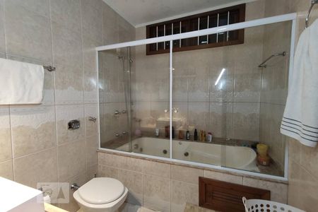 Casa à venda com 180m², 3 quartos e 2 vagasBanheiro da Suíte 1