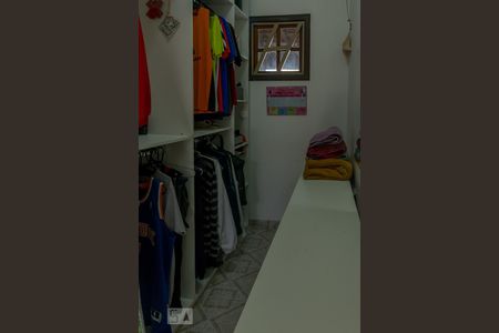 Casa à venda com 250m², 3 quartos e 2 vagas Casa à venda com 250m², 3 quartos e 2 vagasCloset da suíte