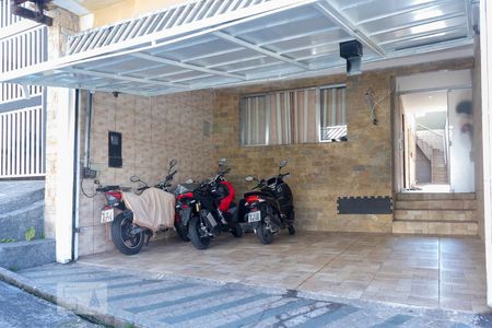 Casa à venda com 250m², 3 quartos e 2 vagas Casa à venda com 250m², 3 quartos e 2 vagasGaragem