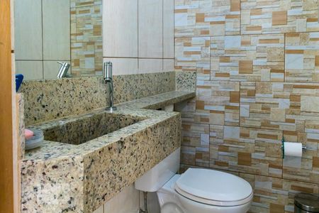 Casa à venda com 250m², 3 quartos e 2 vagas Casa à venda com 250m², 3 quartos e 2 vagasBanheiro de Serviço