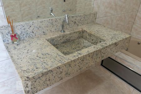 Casa à venda com 250m², 3 quartos e 2 vagas Casa à venda com 250m², 3 quartos e 2 vagasDetalhe Banheiro da Suíte