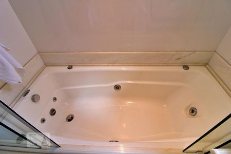 Apartamento para alugar com 197m², 4 quartos e 3 vagasBanheiro da Suíte 1