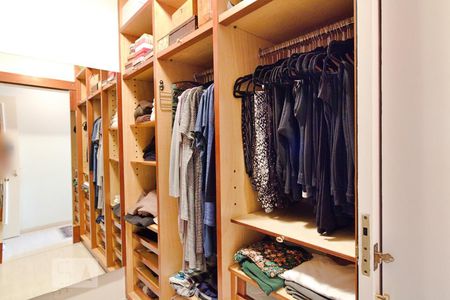 Apartamento para alugar com 197m², 4 quartos e 3 vagasCloset da Suíte 1