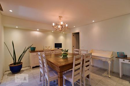 Apartamento para alugar com 197m², 4 quartos e 3 vagasSala