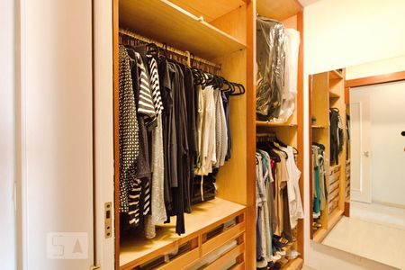 Apartamento para alugar com 197m², 4 quartos e 3 vagasCloset da Suíte 1