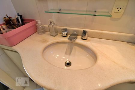 Apartamento para alugar com 197m², 4 quartos e 3 vagasBanheiro da Suíte 4