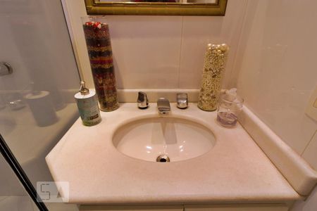 Apartamento para alugar com 197m², 4 quartos e 3 vagasBanheiro da Suíte 2