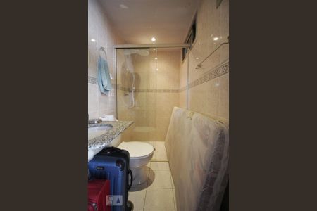 Casa à venda com 205m², 4 quartos e 3 vagasBanheiro da suíte 4