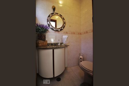 Lavabo de casa para alugar com 4 quartos, 205m² em Lar São Paulo, São Paulo