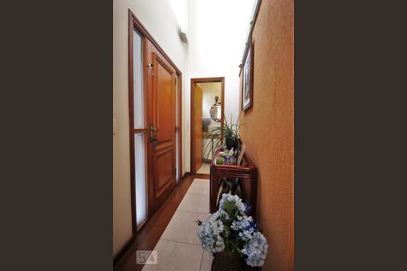 Detalhe da entrada de casa para alugar com 4 quartos, 205m² em Lar São Paulo, São Paulo