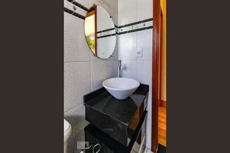 Casa para alugar com 125m², 3 quartos e 2 vagasBanheiro Social