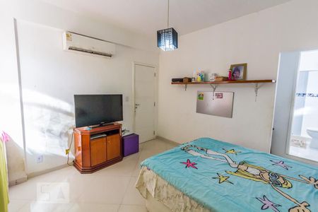 Casa de condomínio à venda com 300m², 5 quartos e 2 vagasSuíte 2