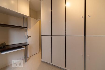 Apartamento para alugar com 76m², 2 quartos e 1 vagaQuarto
