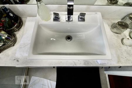 Apartamento à venda com 183m², 3 quartos e 3 vagasBanheiro da Suíte 1