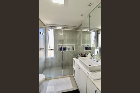 Apartamento à venda com 183m², 3 quartos e 3 vagasBanheiro da Suíte 1