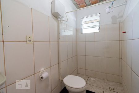 Banheiro de kitnet/studio para alugar com 1 quarto, 35m² em Curicica, Rio de Janeiro