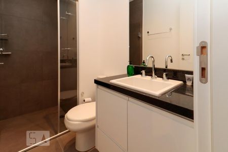 Banheiro de kitnet/studio à venda com 1 quarto, 33m² em Pinheiros, São Paulo