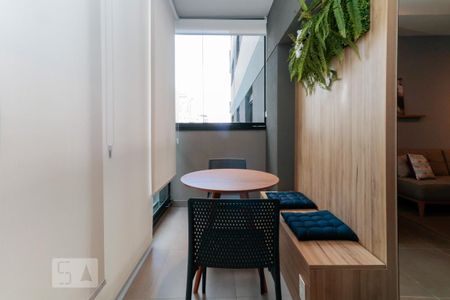 Varanda de kitnet/studio à venda com 1 quarto, 33m² em Pinheiros, São Paulo