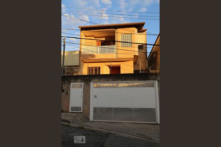 Casa à venda com 385m², 4 quartos e 6 vagasFachada