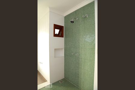 Casa à venda com 385m², 4 quartos e 6 vagasBanheiro da Suíte 1