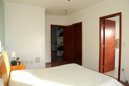 Casa à venda com 385m², 4 quartos e 6 vagasSuíte 1