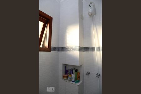 Casa à venda com 385m², 4 quartos e 6 vagasBanheiro da Suíte 2