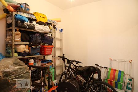 Casa à venda com 385m², 4 quartos e 6 vagasQuarto de Serviço