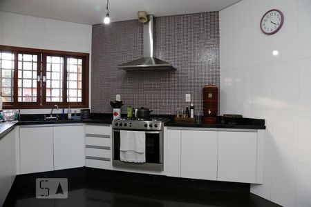 Casa à venda com 385m², 4 quartos e 6 vagasCozinha