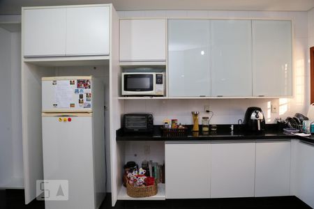 Casa à venda com 385m², 4 quartos e 6 vagasCozinha