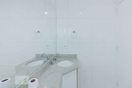 Apartamento à venda com 79m², 2 quartos e 2 vagasBanheiro da Suíte 1