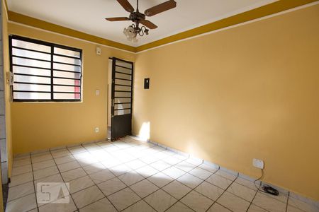 Sala (janela sem vista) de apartamento para alugar com 2 quartos, 49m² em Jardim João Rossi, Ribeirão Preto