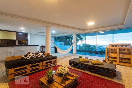 Casa à venda com 450m², 4 quartos e 4 vagasSalão de Festas