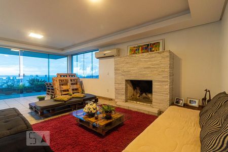 Casa à venda com 450m², 4 quartos e 4 vagasSalão de Festas