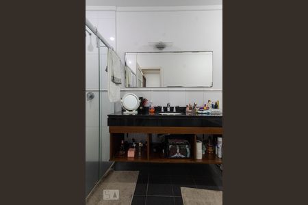 Casa à venda com 450m², 4 quartos e 4 vagasBanheiro da Suíte