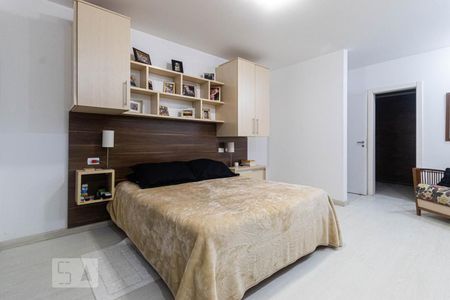 Casa à venda com 450m², 4 quartos e 4 vagasSuíte