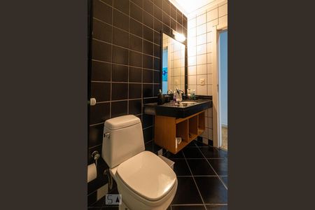 Casa à venda com 450m², 4 quartos e 4 vagasBanheiro Social