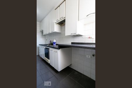Apartamento para alugar com 72m², 3 quartos e 2 vagas Apartamento para alugar com 72m², 3 quartos e 2 vagasCozinha e Área de Serviço