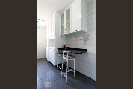 Apartamento para alugar com 72m², 3 quartos e 2 vagas Apartamento para alugar com 72m², 3 quartos e 2 vagasCozinha e Área de Serviço