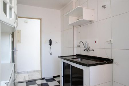 Cozinha de apartamento para alugar com 2 quartos, 64m² em Vila Amélia, São Paulo