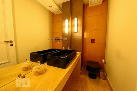 Apartamento à venda com 200m², 4 quartos e 4 vagas Apartamento à venda com 200m², 4 quartos e 4 vagasLavabo