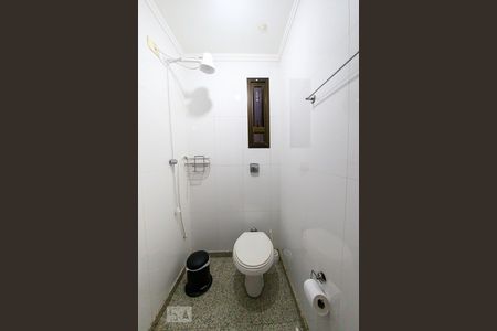 Apartamento à venda com 200m², 4 quartos e 4 vagas Apartamento à venda com 200m², 4 quartos e 4 vagasBanheiro de Serviço