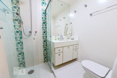 Apartamento à venda com 200m², 4 quartos e 4 vagas Apartamento à venda com 200m², 4 quartos e 4 vagasBanheiro da Suite 3