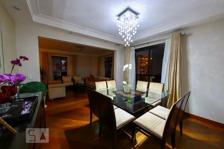 Apartamento à venda com 200m², 4 quartos e 4 vagas Apartamento à venda com 200m², 4 quartos e 4 vagasSala de Jantar